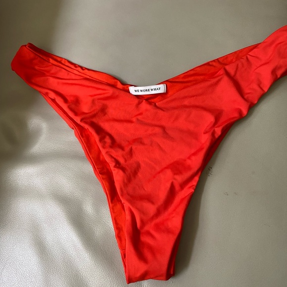 We Wore What Delilah Bottom red size medium - Picture 4 of 4